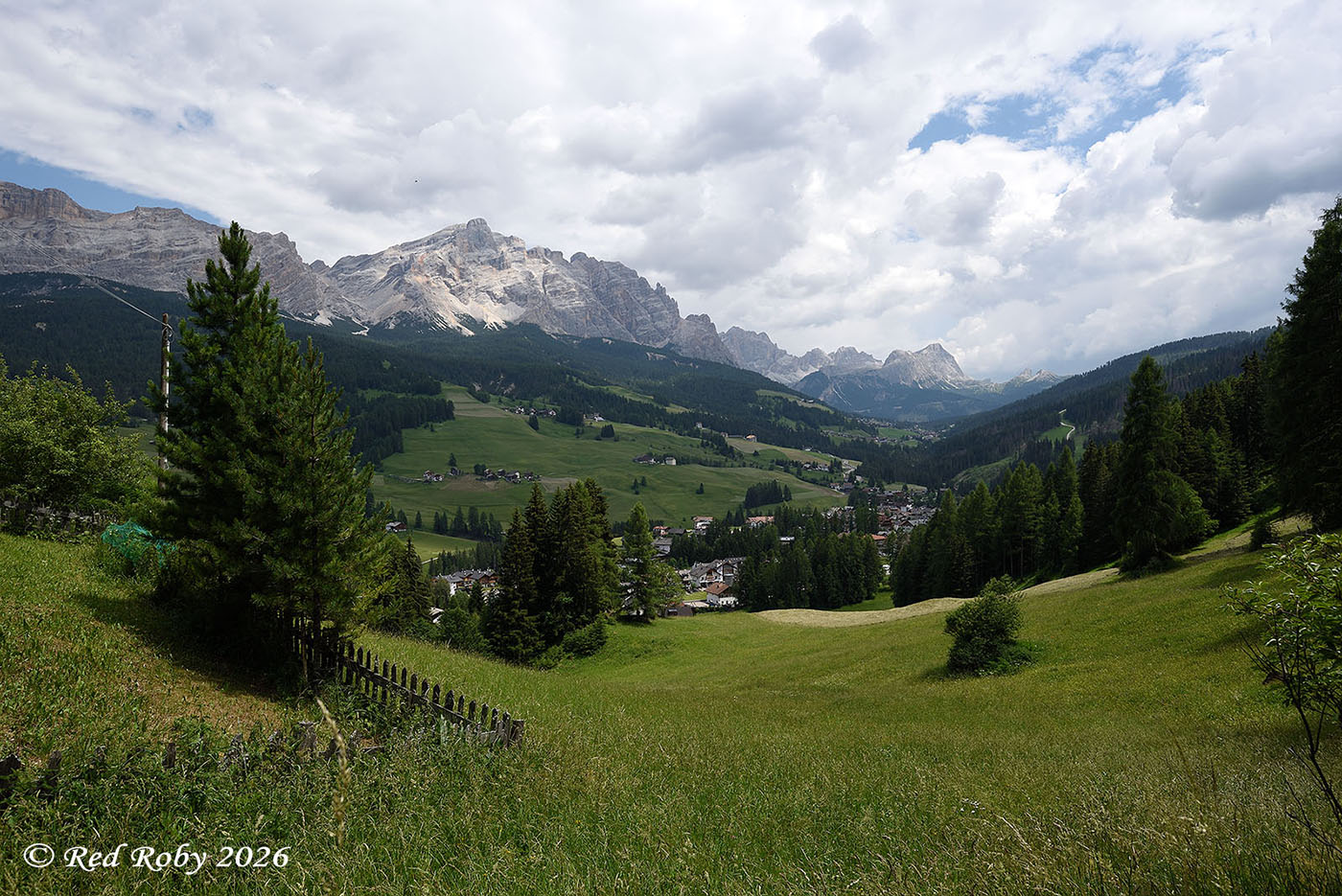 Dolomiti - Paesaggio dell'Alta Badia nei pressi del Lago Sompunt