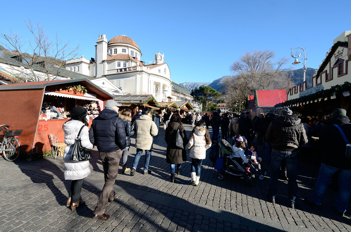 ../Costumi/Mercatini/10303bis.jpg