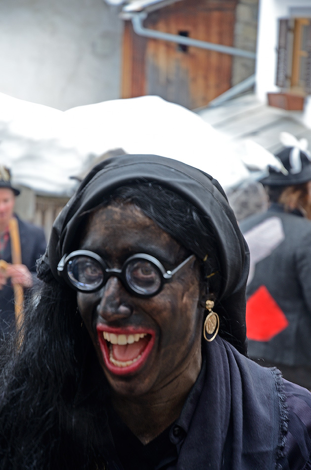 ../Costumi/Pfluagziachn/Pfluagziachn10882bis.jpg
