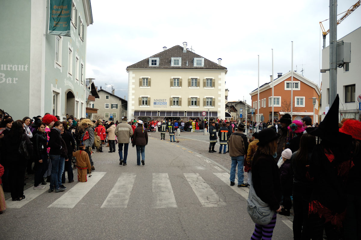 ../Costumi/Zusseln/Zusseln2833.jpg