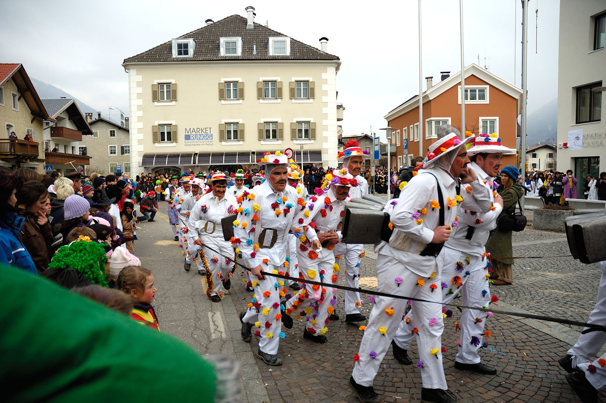 ../Costumi/Zusseln/Zusseln2921.jpg