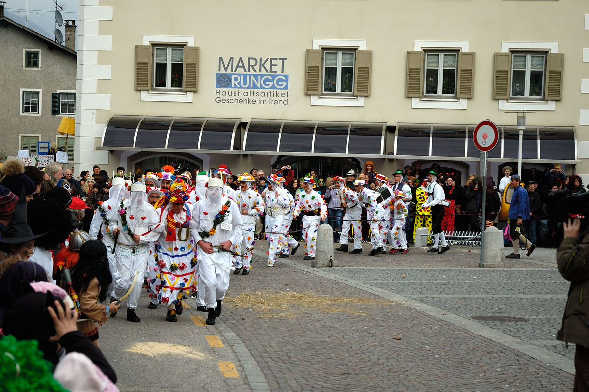 ../Costumi/Zusseln/Zusseln2925.jpg