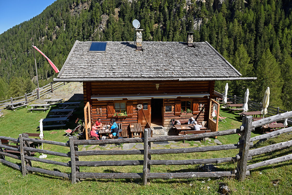 ../Escursioni2/Laces/Malga_Morter_012288.jpg