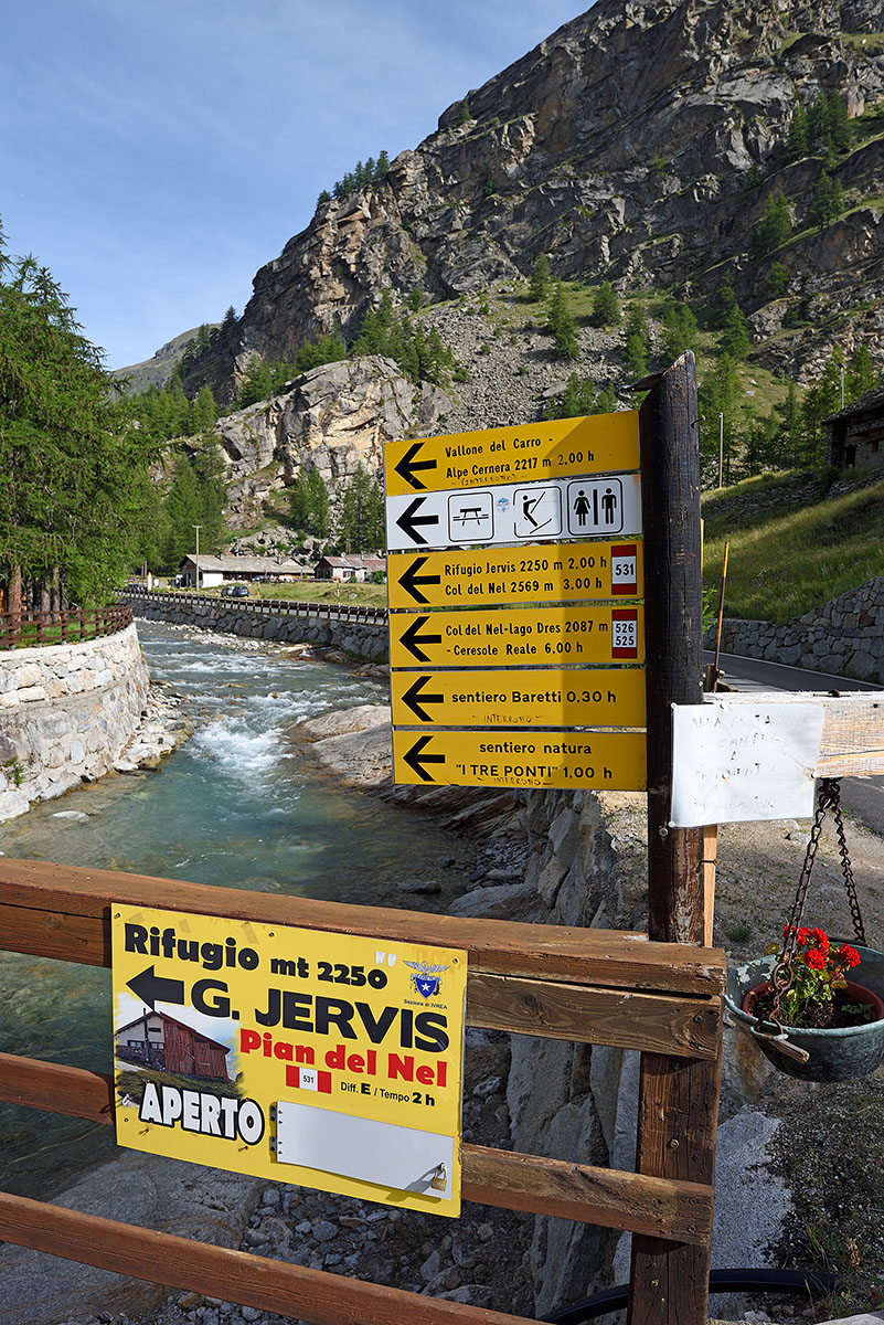 ../Viaggi/Nivolet/Rifugio_Jervis_011152.jpg