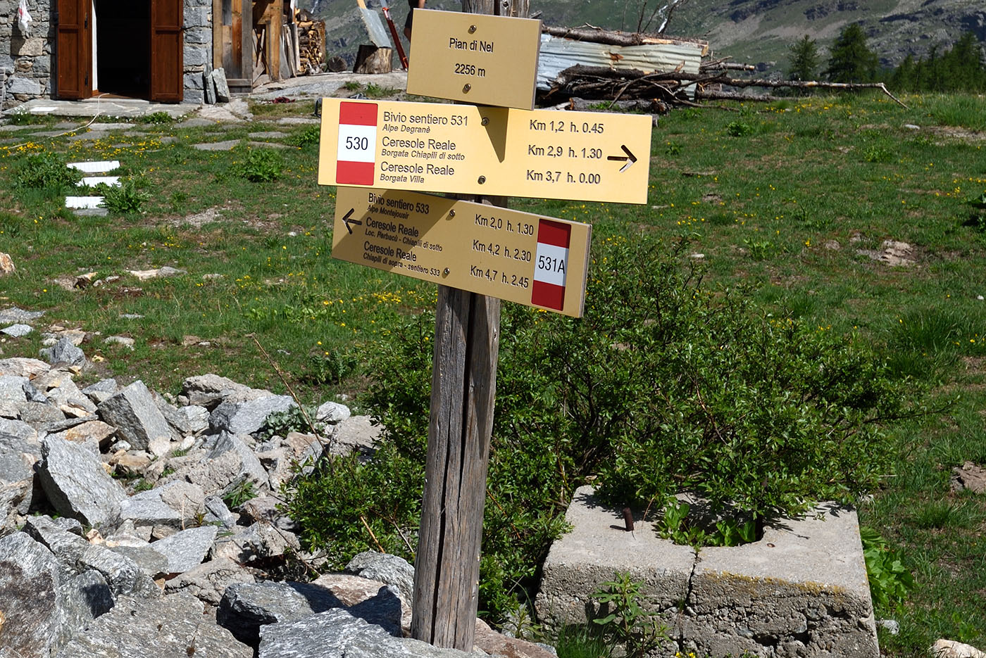 ../Viaggi/Nivolet/Rifugio_Jervis_011159.jpg