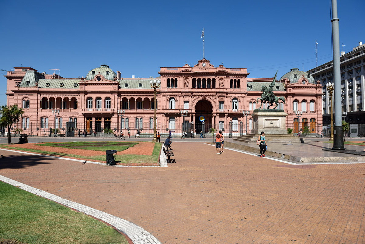 ../Patagonia/Buenos_Aires_plaza_de_mayo_casa_rosada_0030.jpg