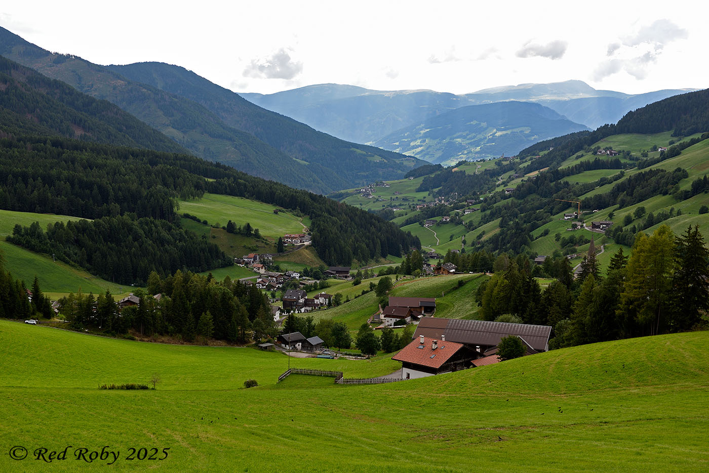 ../Viaggi/Val_di_Funes/Funes_011689.jpg