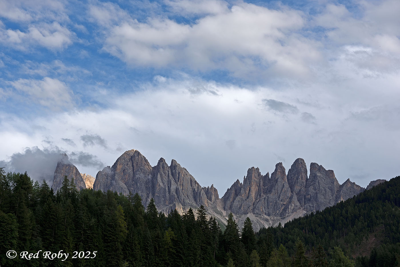 ../Viaggi/Val_di_Funes/Funes_011699.jpg