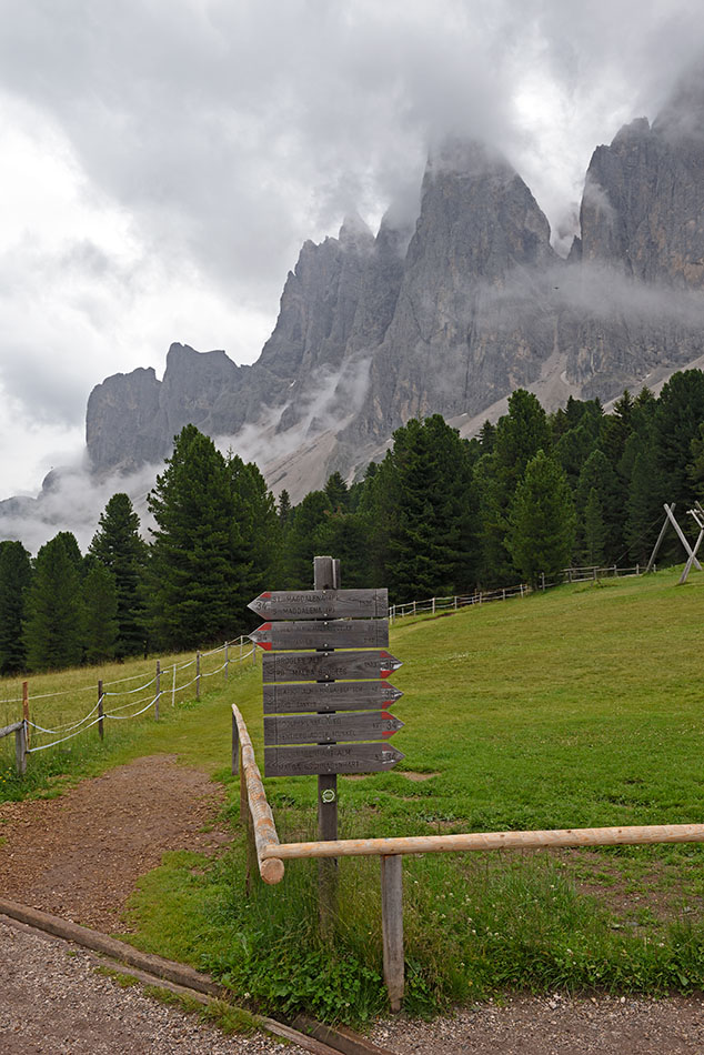 ../Viaggi/Val_di_Funes/Funes_011803.jpg