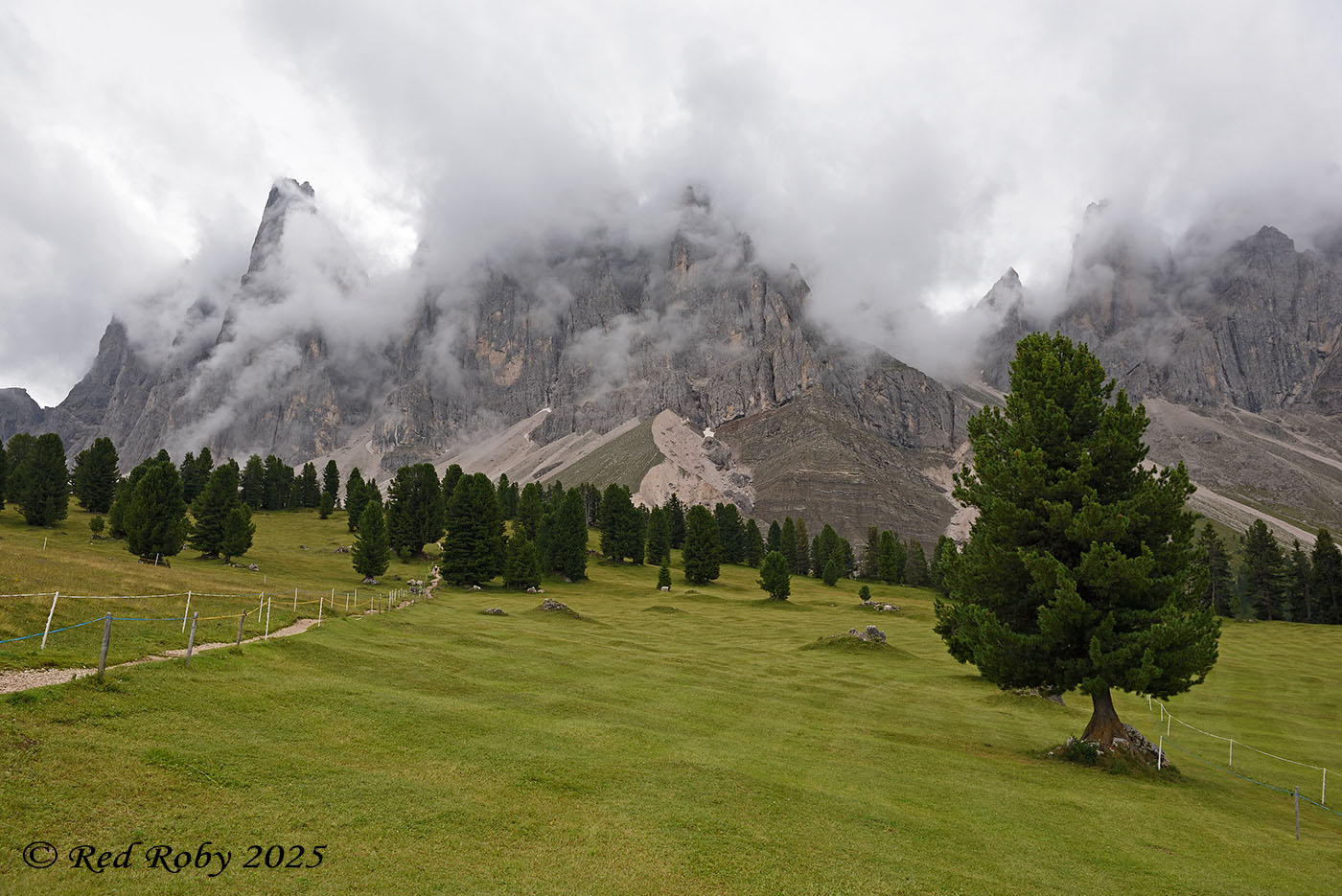 ../Viaggi/Val_di_Funes/Funes_011836.jpg