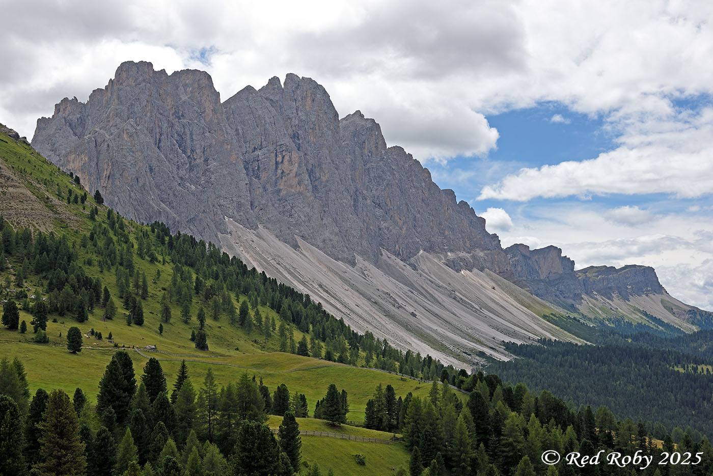 ../Viaggi/Val_di_Funes/Funes_012029.jpg
