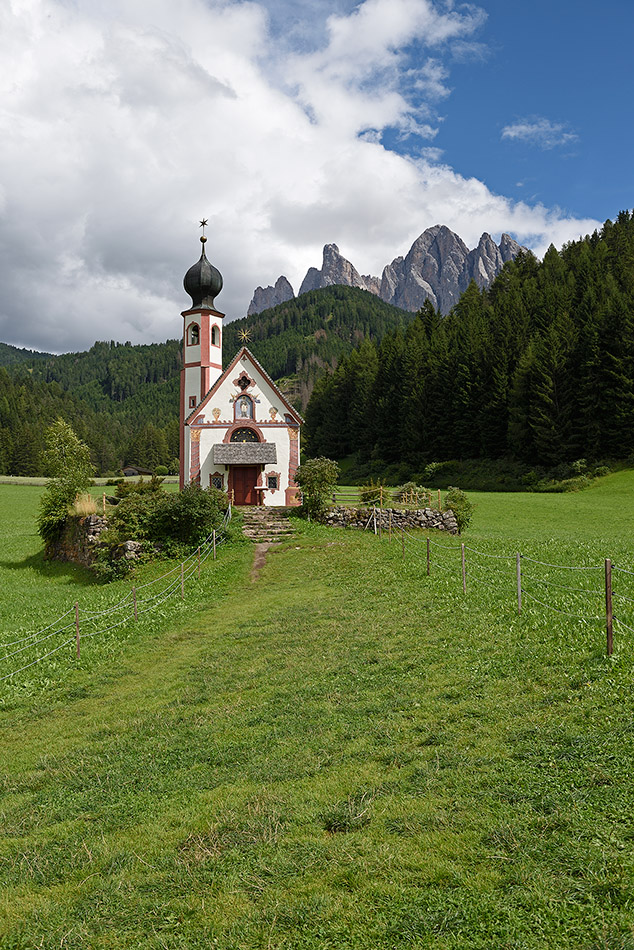 ../Viaggi/Val_di_Funes/Funes_012094.jpg