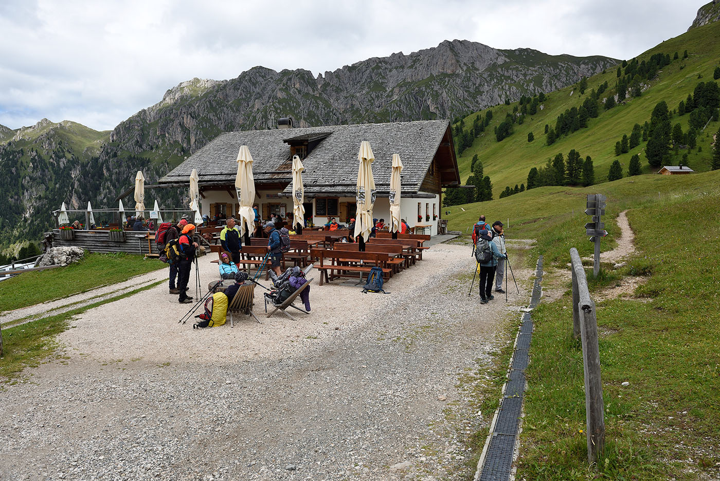 ../Viaggi/Val_di_Funes/Malga_Gampen_011993.jpg
