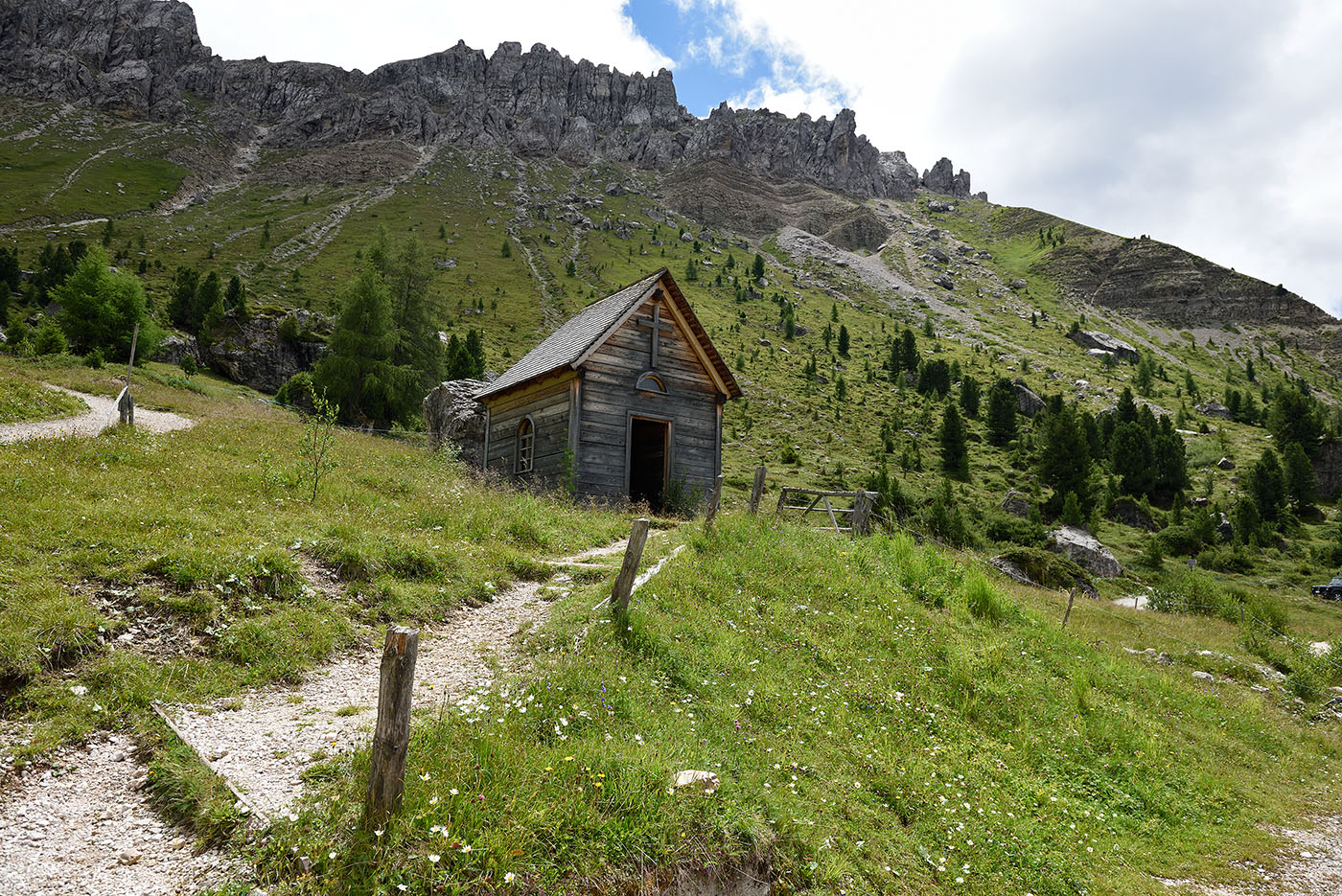 ../Viaggi/Val_di_Funes/Malga_Gampen_012005.jpg