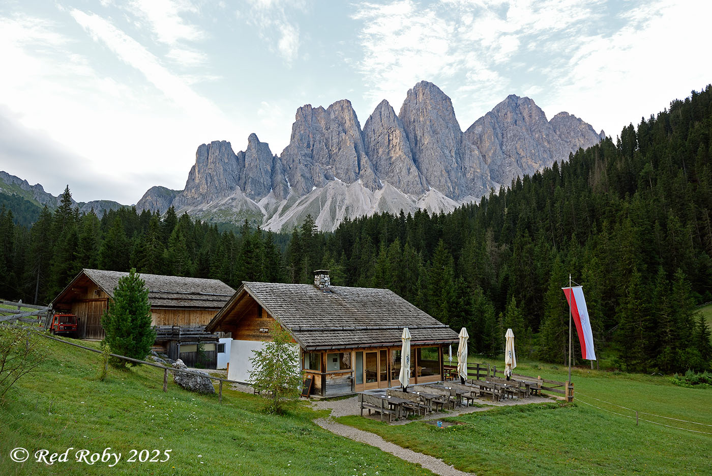 ../Viaggi/Val_di_Funes/Malga_Zannes_011700.jpg