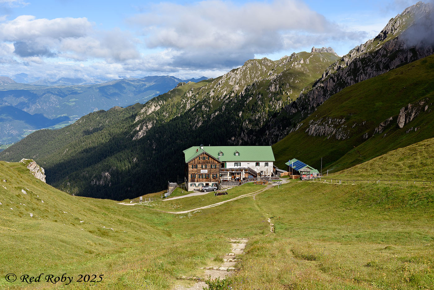 ../Viaggi/Val_di_Funes/Rifugio_Genova_011881.jpg