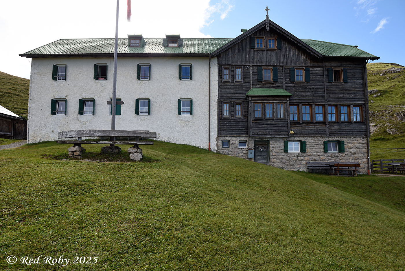 ../Viaggi/Val_di_Funes/Rifugio_Genova_011889.jpg