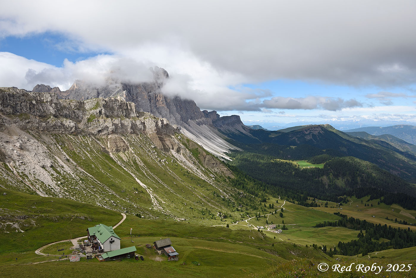 ../Viaggi/Val_di_Funes/Rifugio_Genova_011909.jpg