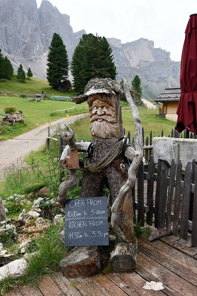 ../Viaggi/Val_di_Funes/Rifugio_Odle_011800.jpg
